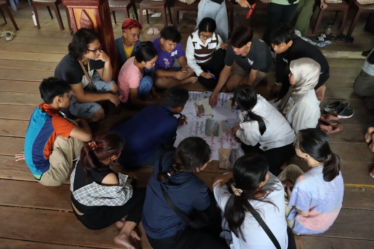 Brain-storming activity of youths, during discussion session led by STT staff.