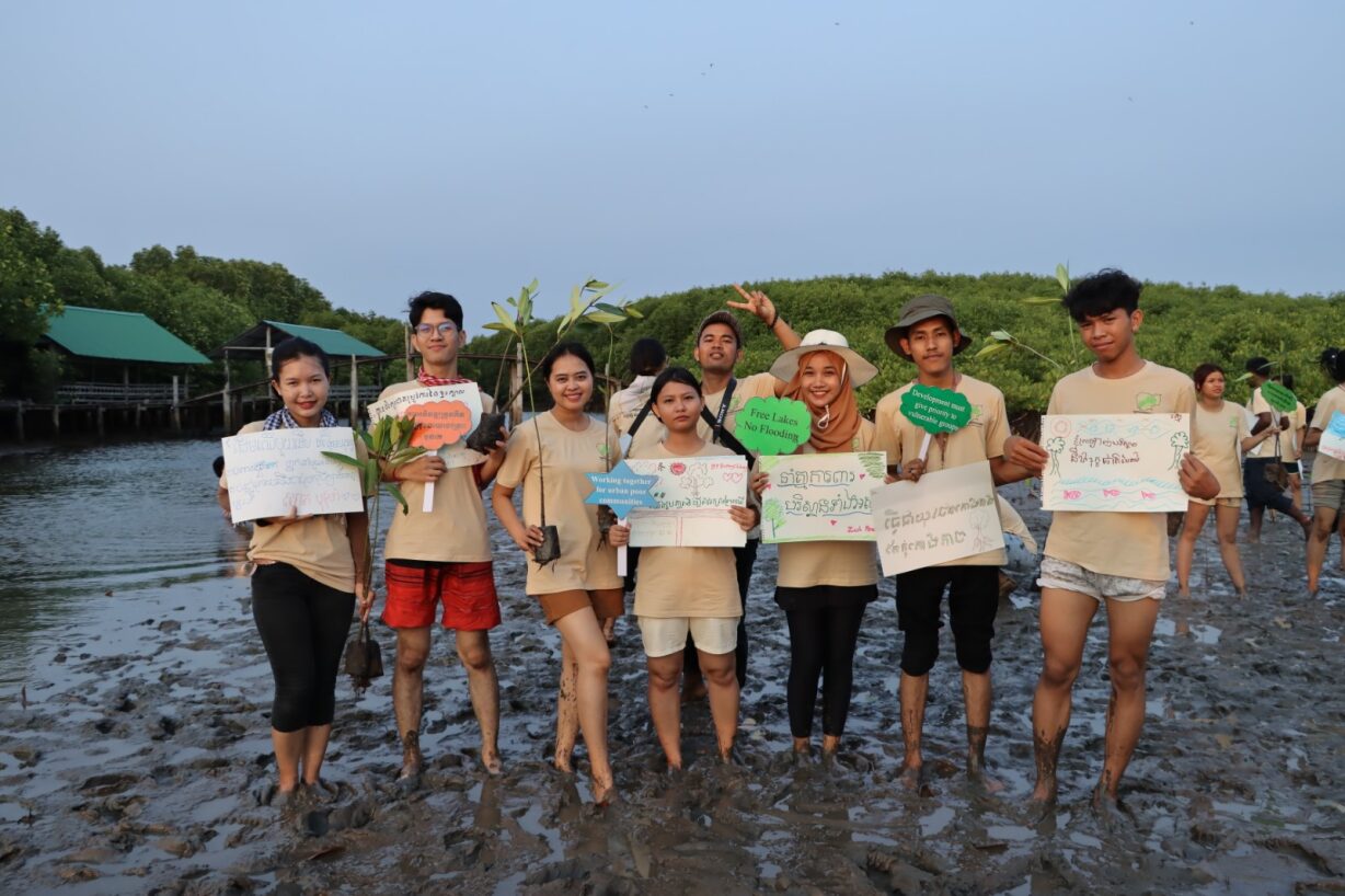 Youth activities on present their key messages in mangrove planting activities.