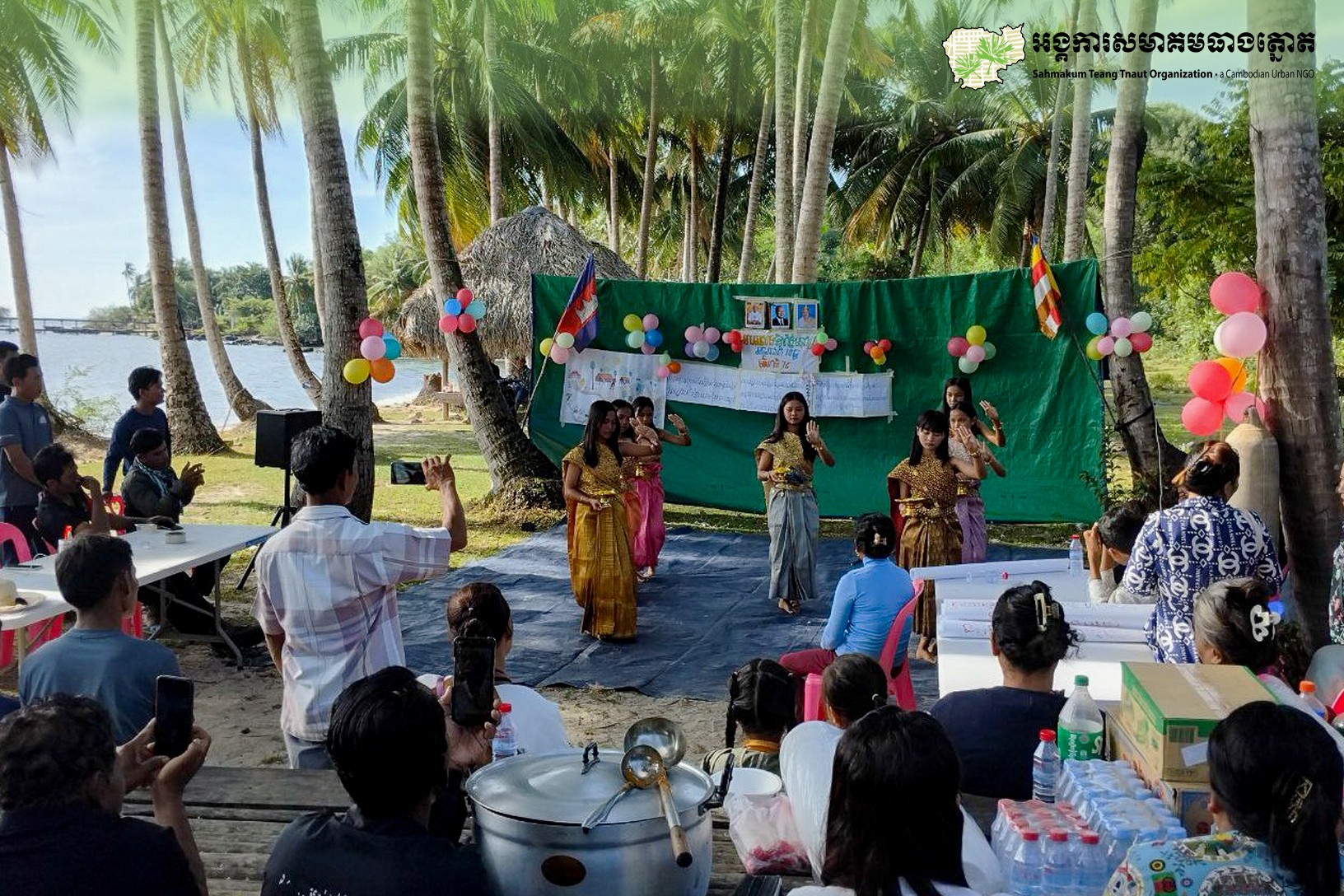 ការសម្ដែងរបាំពីយុវជននៃសហគមន៍សាមគ្គីថ្មស កោះកុង